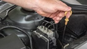 Autopflege - Ölstand messen