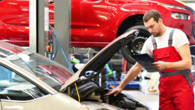 Titelbild: Autoteile ersetzen – Tipps und Hinweise zur Rechtslage