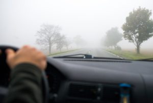 autofahren_im_herbst-300x202 Plötzliche Herbstnebel: Tipps für Autofahrer