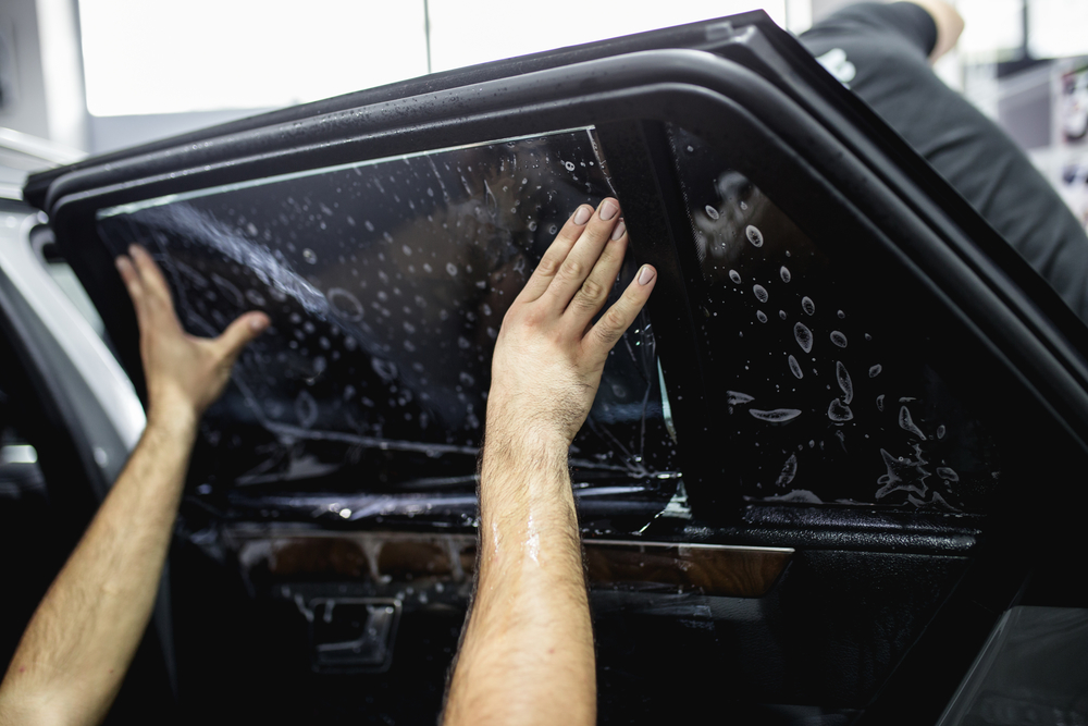 Auto-Tönungsfolie anbringen