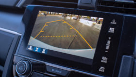 rückfahrkamera-autodisplay-280x158 Parksensoren – Funktion, Preise und Anleitung zum selber nachrüsten