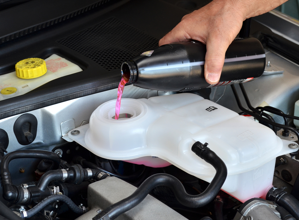 kühlerfrostschutz Kühlmittel beim Auto – Funktion, Unterschiede und Ratgeber zum selber Auffüllen