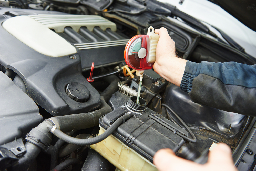 kühlerfrostschutz_messen Kühlmittel beim Auto – Funktion, Unterschiede und Ratgeber zum selber Auffüllen