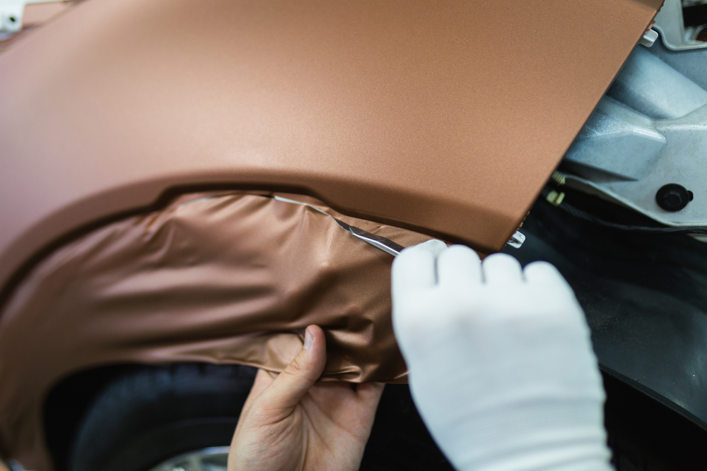 Folie-zuschneiden Auto selber folieren statt lackieren – Ratgeber, Wissenswertes und Tipps