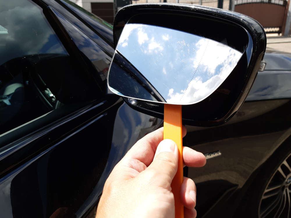 Spiegelglas-herausnehmen Spiegelglaswechsel – Wissenswertes und Ratgeber zum selber Wechseln