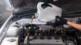 motoroelwechsel-280x158 Motorschaden – reparieren, austauschen oder gleich ein neues Auto?