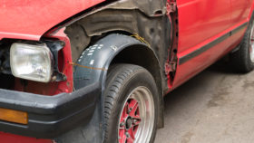 Titelbild-Kotfluegel-Auto-erneuern-wechseln-280x158 Stoßstange defekt – Reparieren oder tauschen?