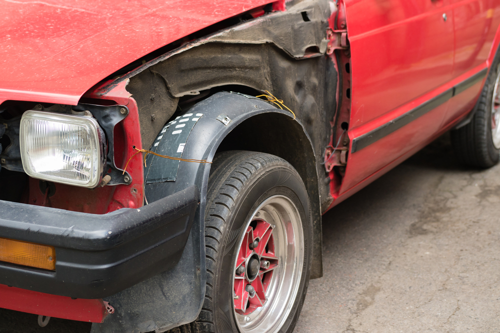 Titelbild-Kotfluegel-Auto-erneuern-wechseln Kotflügelwechsel – Do-it-Yourself Ratgeber zur Diagnose und zum Wechseln