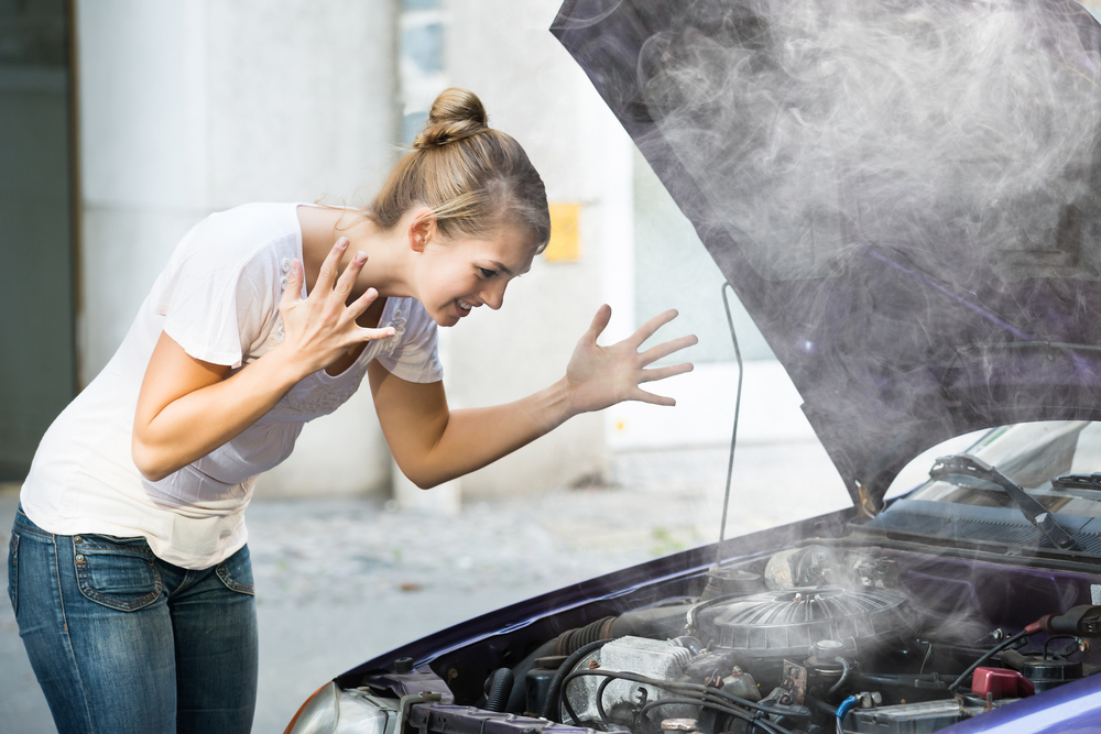 Titelbild-Motor-ueberhitzt-Auto Motorüberhitzung – Ratgeber zum Ursachen finden und beseitigen