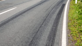 Titelbild: Bremsweg berechnen – Diese Faktoren sind für die richtige Berechnung wichtig