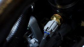 Titel-Bild-Kuehlmitteltemperatursensor-Auto-280x158 Kühlwasser Ratgeber – Unterschiede und Anleitung zum Auffüllen und Wechseln