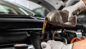 Titelbild-Motoroel-mischen-Auto-ratgeber-280x158 Ölfilterwechsel und Motorölwechsel Ratgeber – Anleitung zum selber tauschen