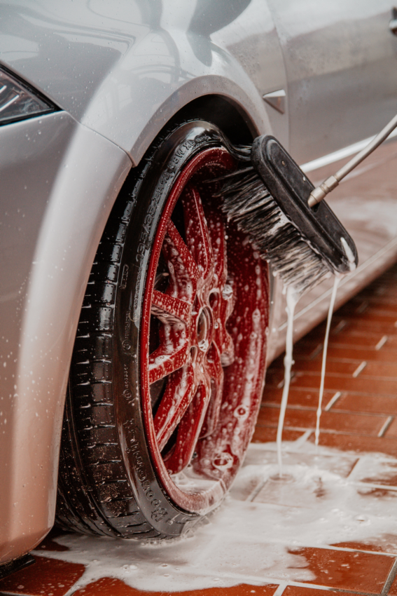 Felgen-waschen Auto reinigen: Diese Schritte sind wichtig