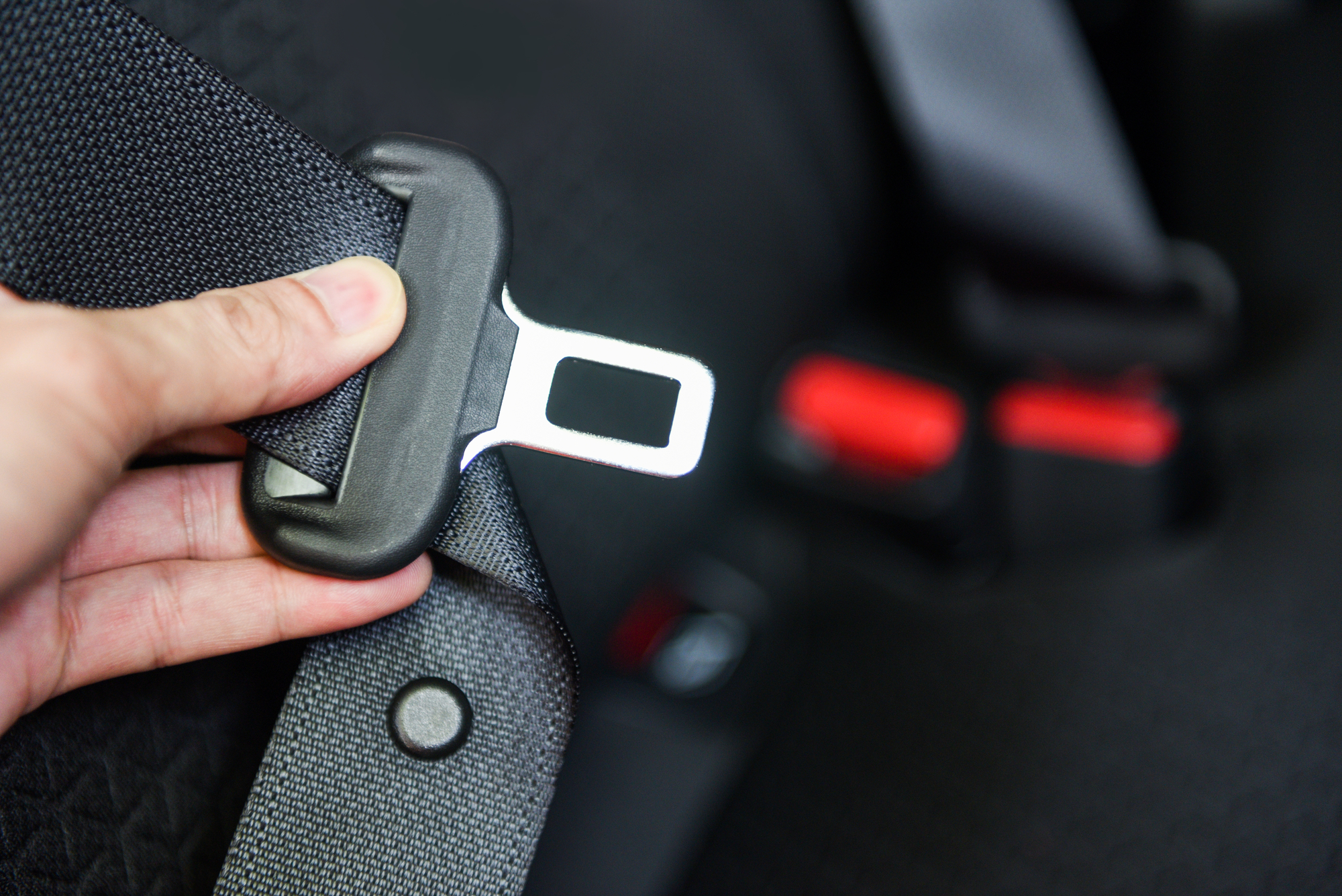Sicherheitsgurt im Auto sieht beim Fahrer anders aus - aus einem bestimmten  Grund